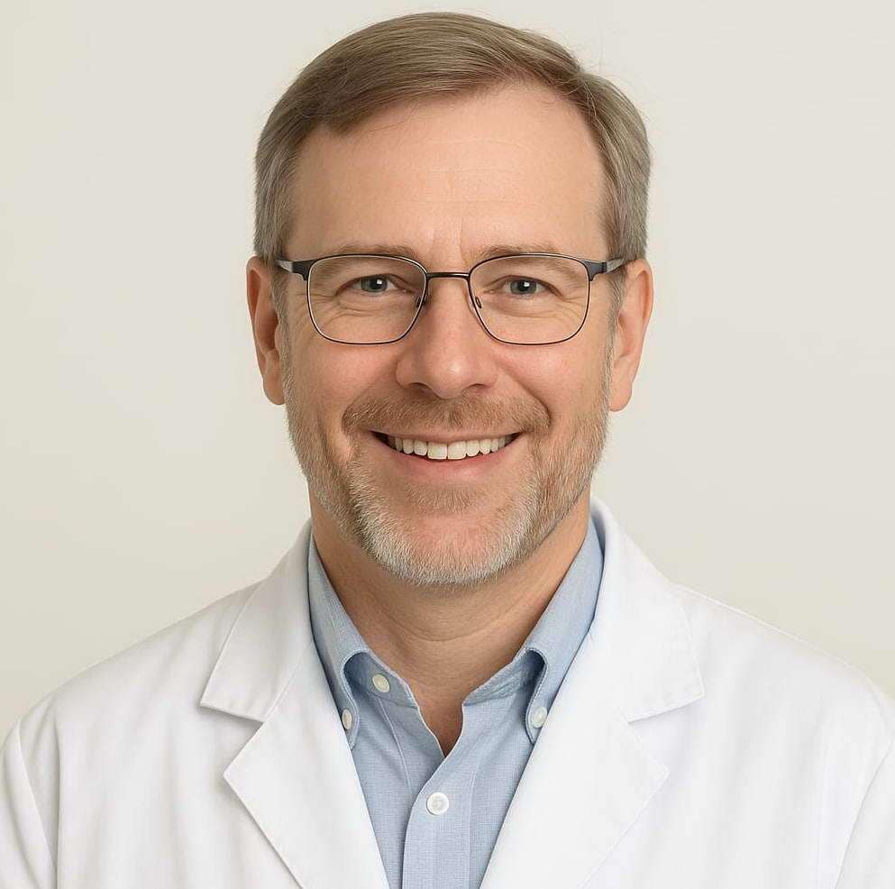 Dr. Jonathan Reeves — Especialista em Suplementos Naturais e Fitoterapia Masculina